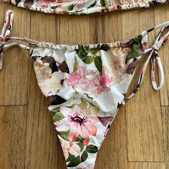 Pastel Floral print bikini - Picture 3 of 4